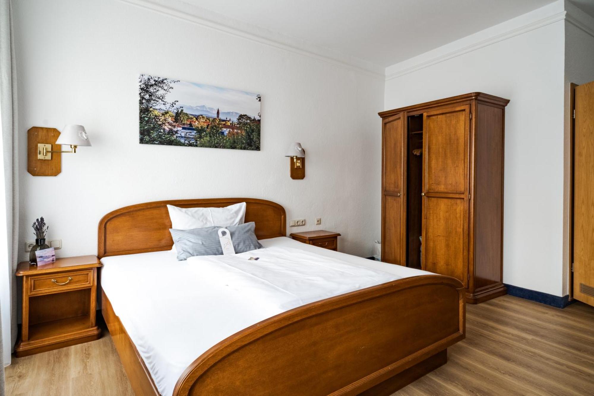 Hotel Goldener Hirsch Кауфбойрен Экстерьер фото