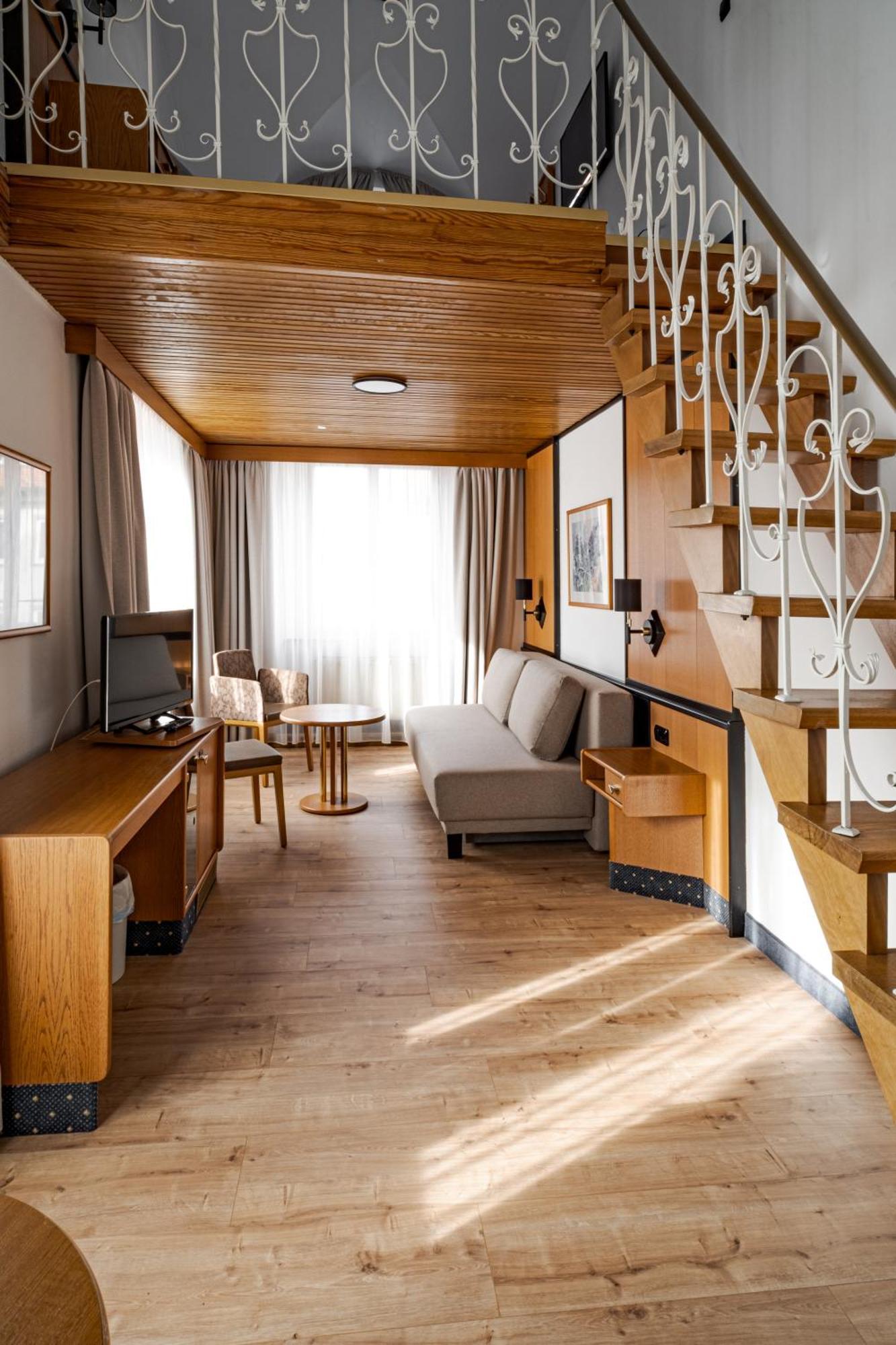 Hotel Goldener Hirsch Кауфбойрен Экстерьер фото