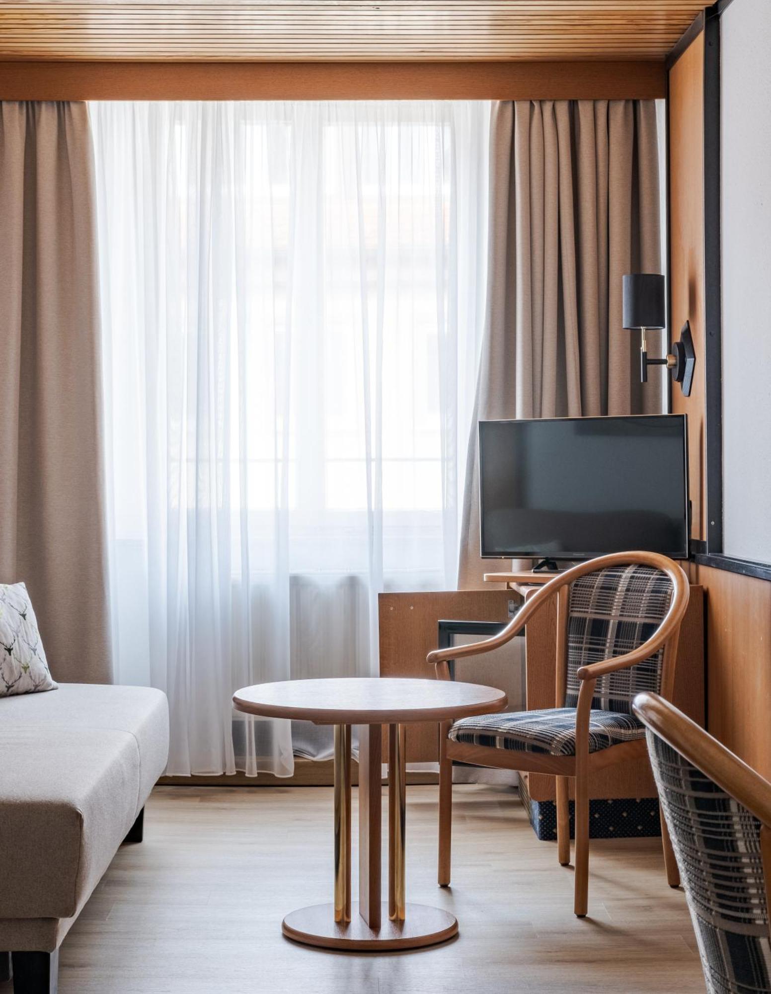 Hotel Goldener Hirsch Кауфбойрен Экстерьер фото