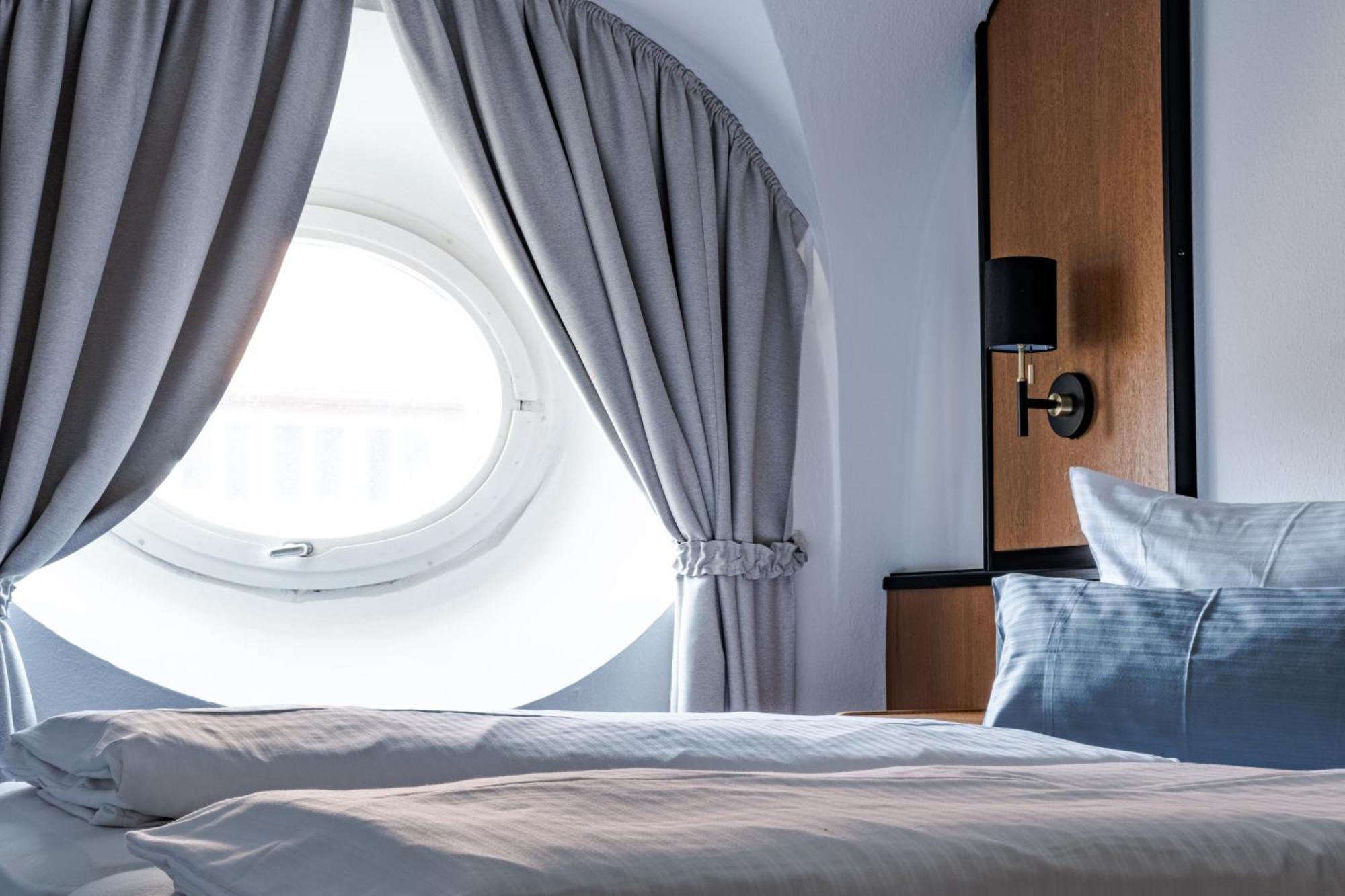 Hotel Goldener Hirsch Кауфбойрен Экстерьер фото