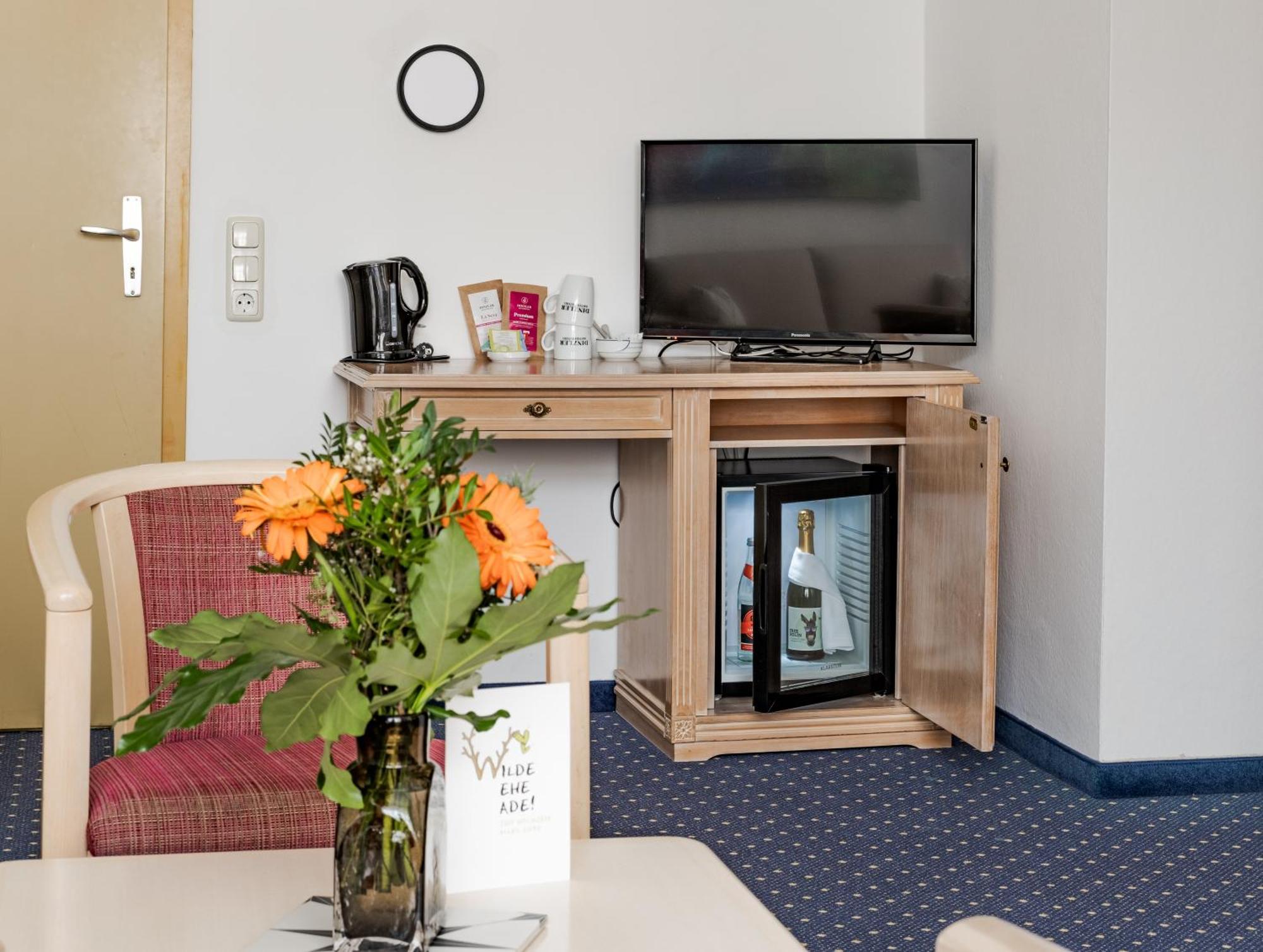 Hotel Goldener Hirsch Кауфбойрен Экстерьер фото