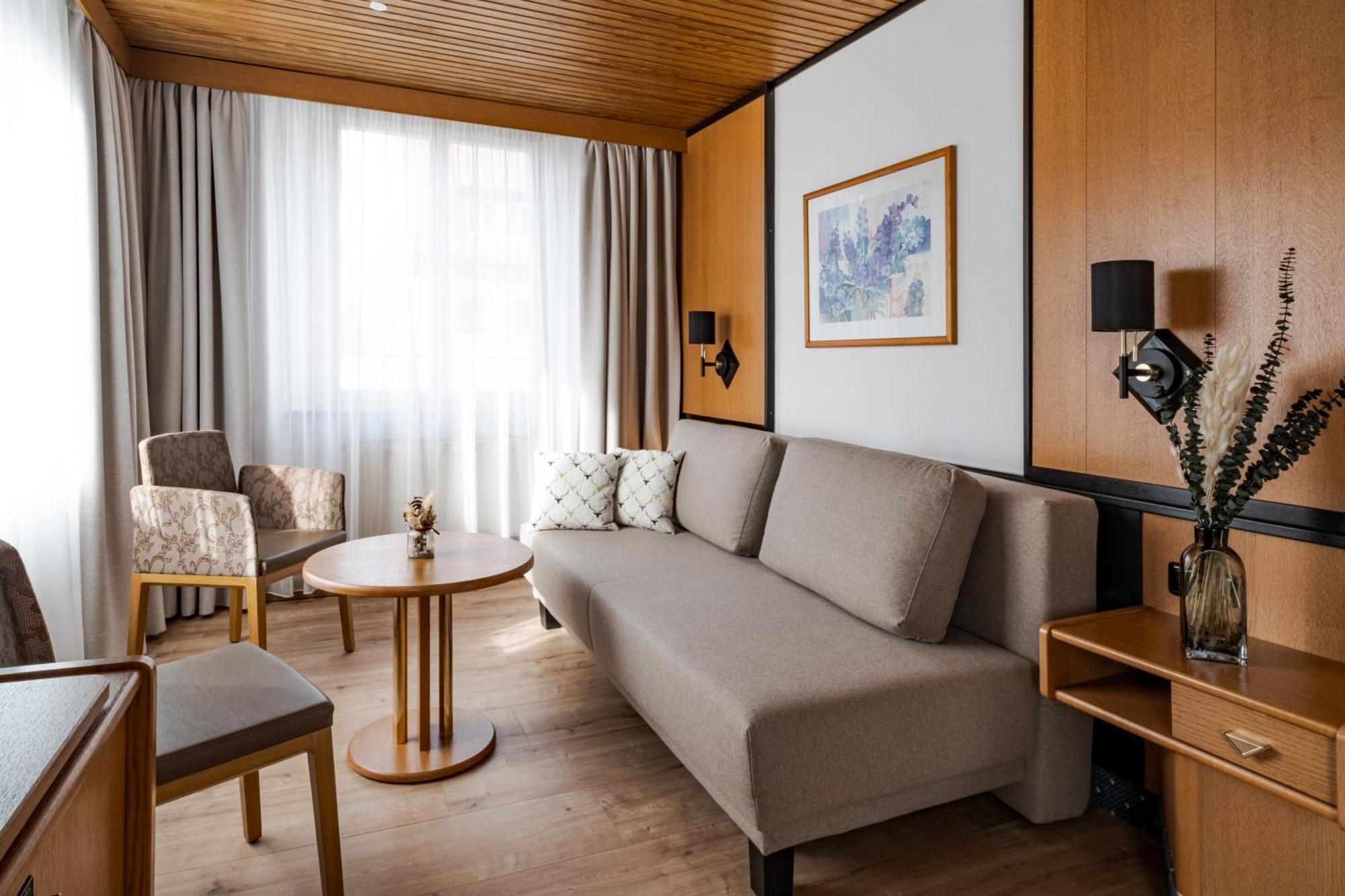 Hotel Goldener Hirsch Кауфбойрен Экстерьер фото