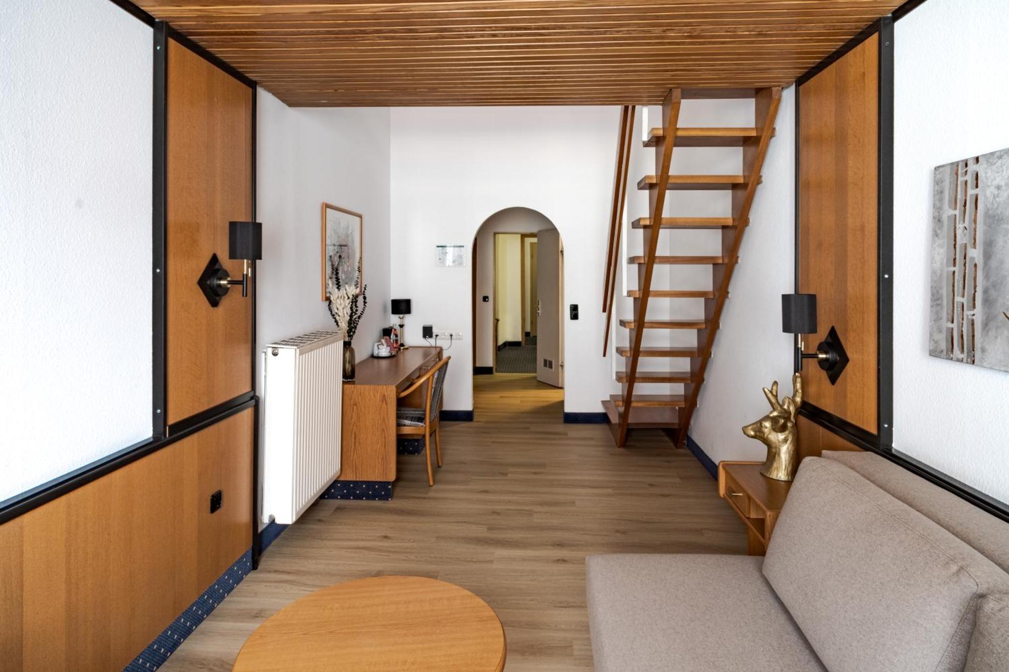 Hotel Goldener Hirsch Кауфбойрен Экстерьер фото